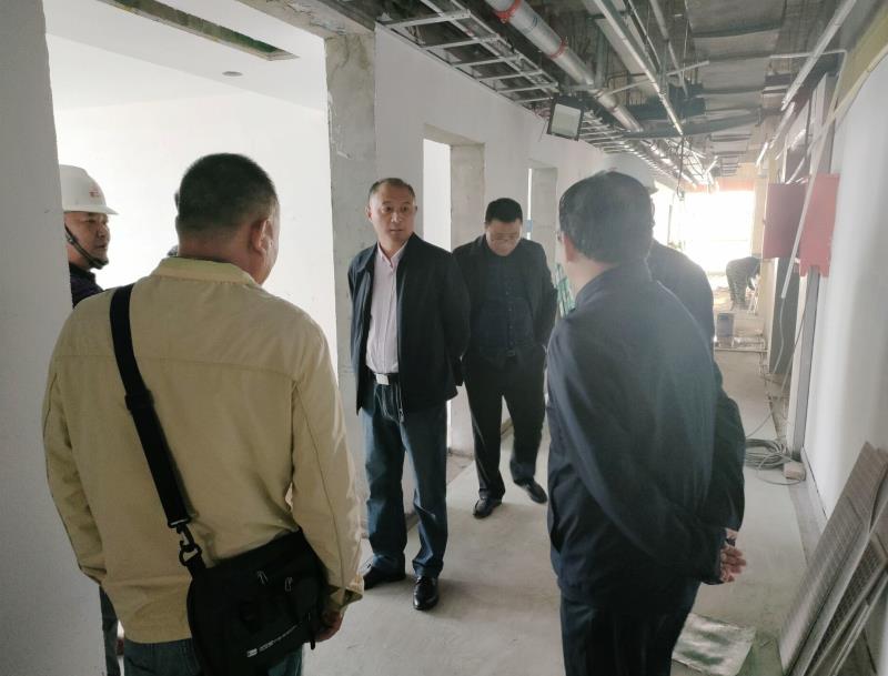 2、荣总现场调研市税务局装修工程.jpg