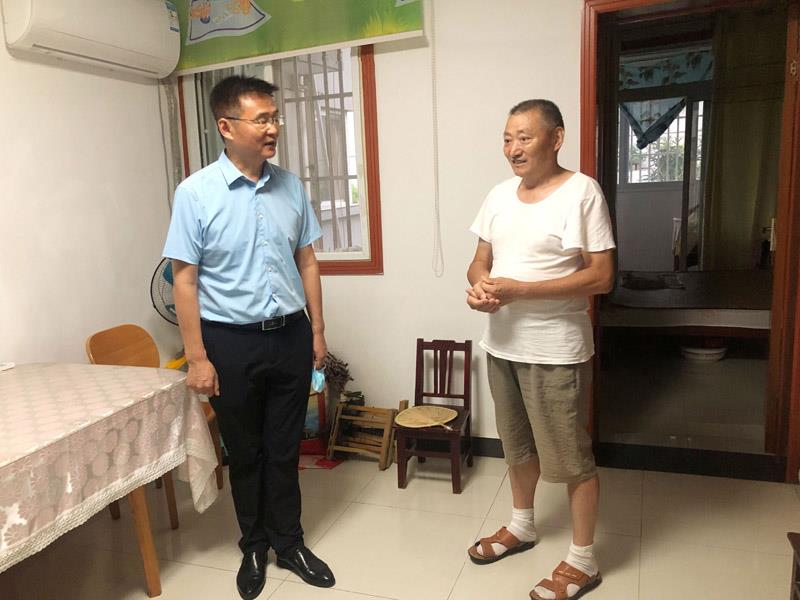 洪晓东走访.jpg